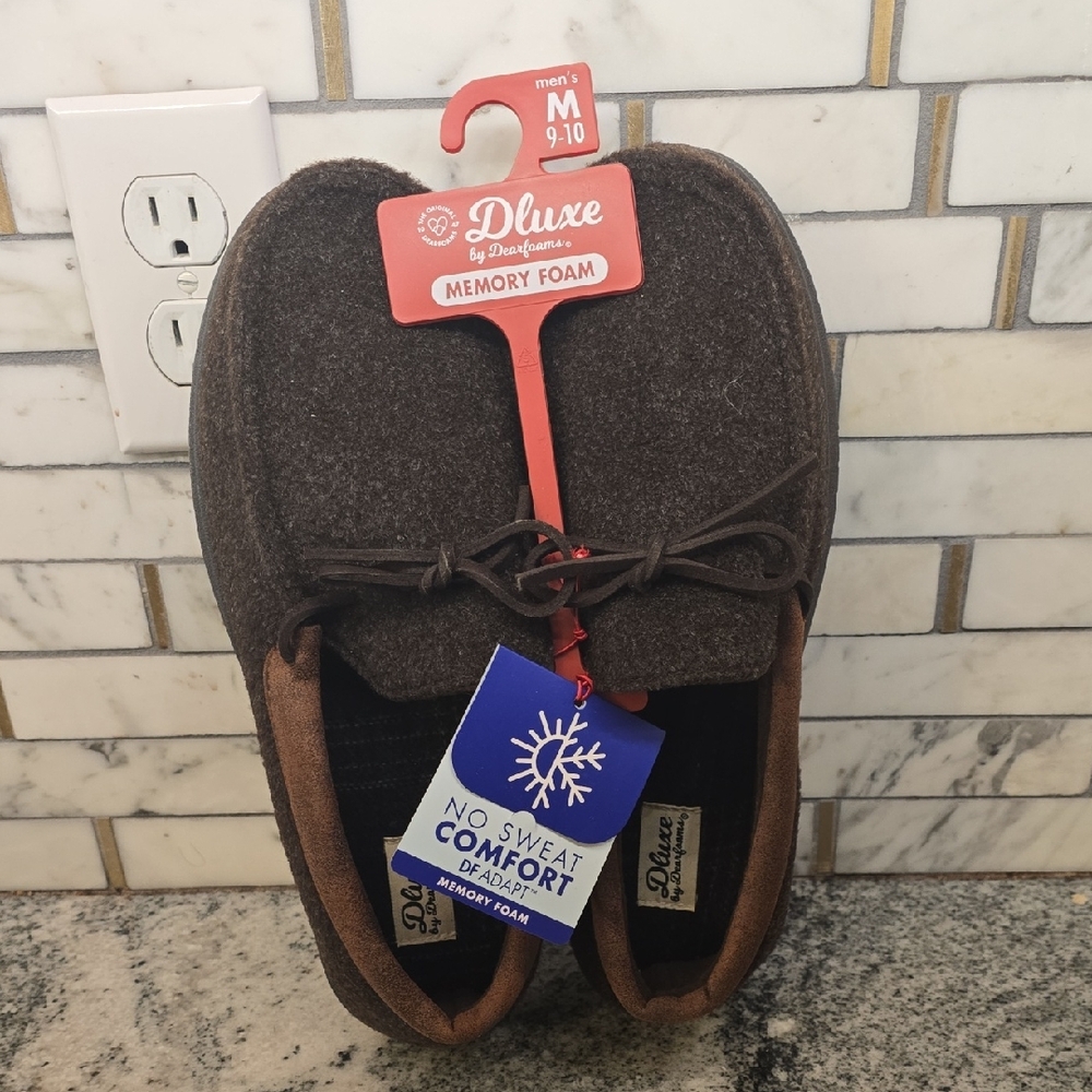 Dluxe by Dearfoams Men's Brown Memory Foam‎ Slippers